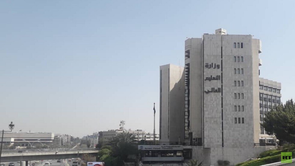 "التعليم العالي" السورية تنفي منع الجامعيين من السفر