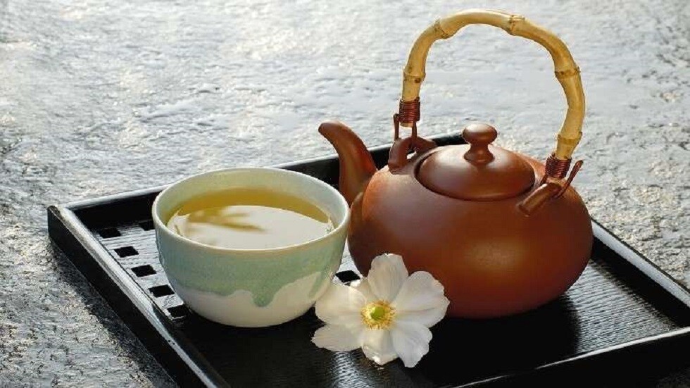 خبيرة تغذية تحذّر البعض من شرب الشاي الأخضر