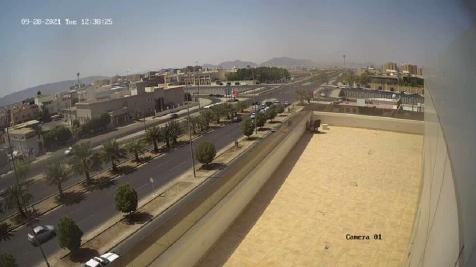 السعودية.. سائق شاحنة متهور ينهي حياة 4 أشخاص ويصيب 9 آخرين بالمدينة المنورة (فيديو)