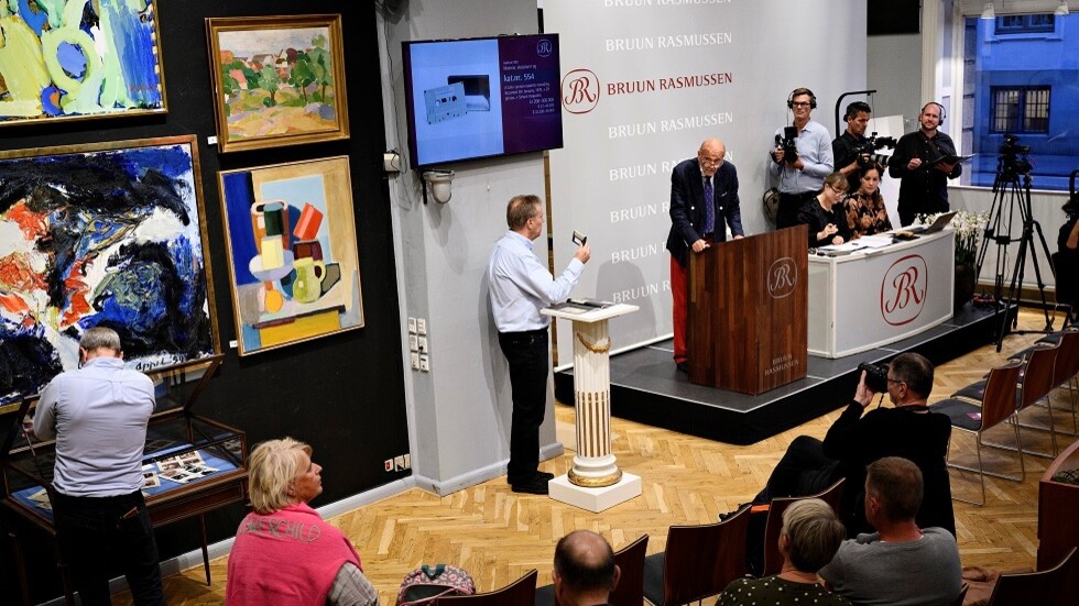 سجل قبل 51 عاما.. بيع شريط كاسيت نادر لجون لينون في مزاد بـ58240 دولارا (صور + فيديو)