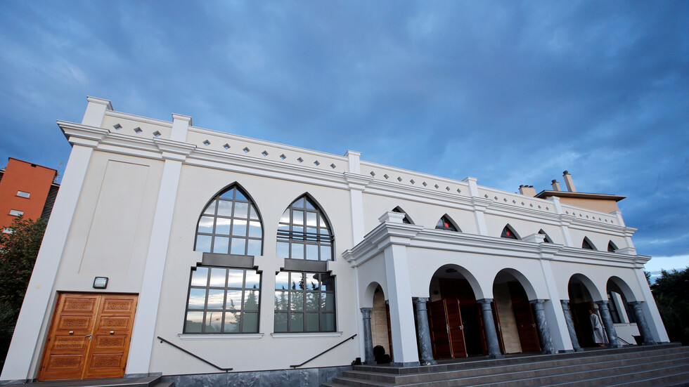 الحكومة الفرنسية تباشر إجراءات لإغلاق 6 مساجد وحل جمعيات