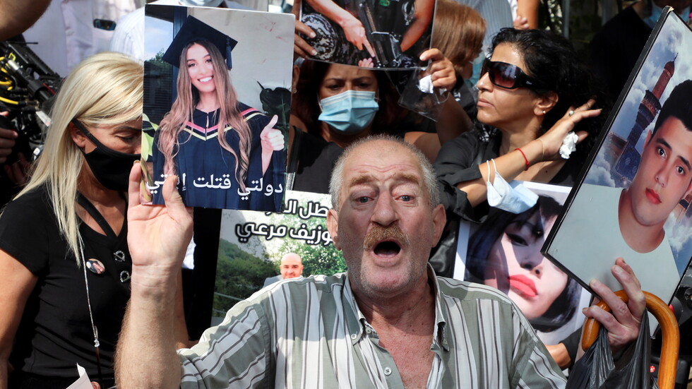 أهالي ضحايا انفجار مرفأ بيروت يعتصمون أمام قصر العدل للمطالبة باستمرار التحقيق (فيديو)