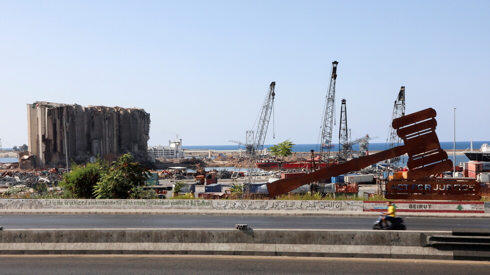 باريس تعرب عن أسفها لتعليق التحقيق في انفجار مرفأ بيروت