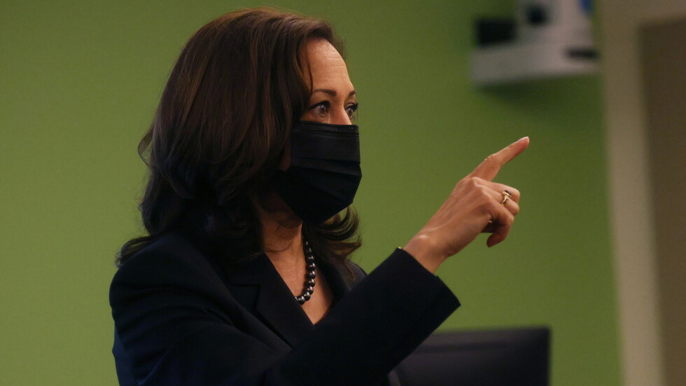 هاريس تتقدم على بايدن في استطلاعات الرأي