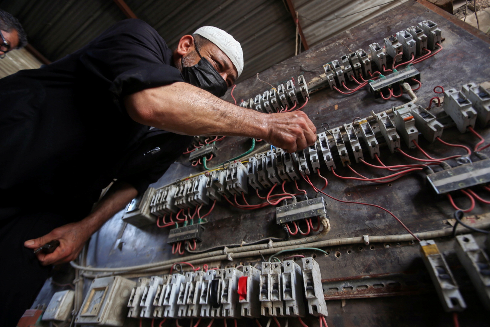 مناطق عراقية مهددة بنقص خطير في الكهرباء