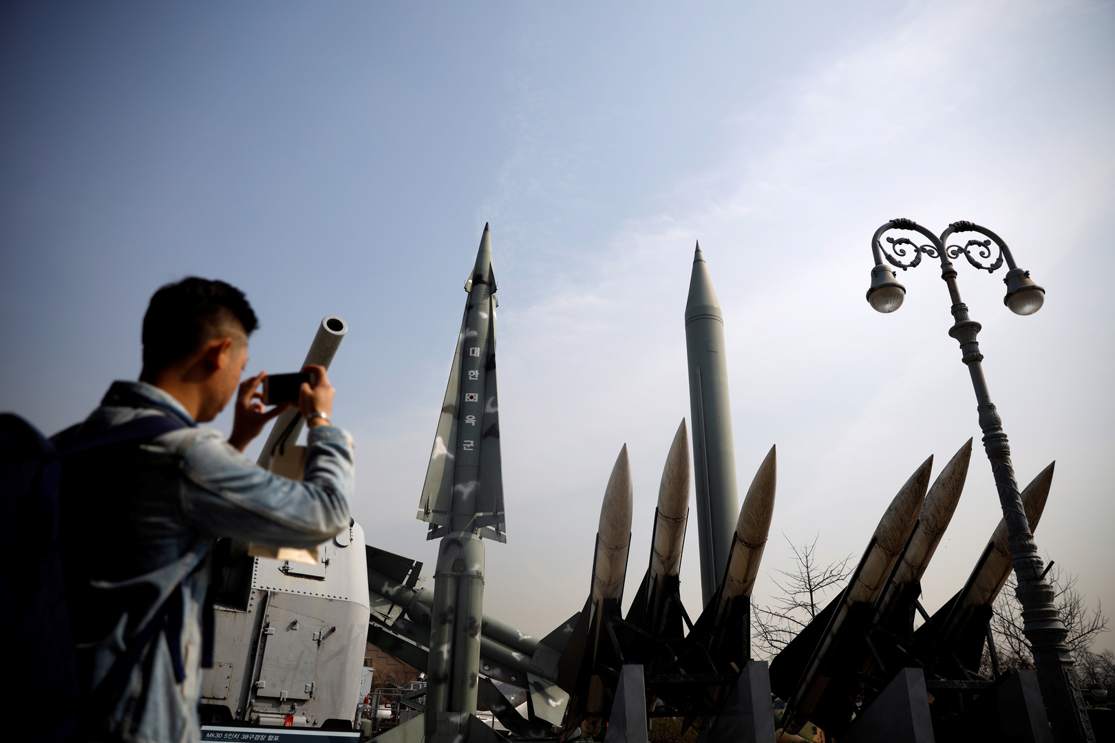 كوريا الجنوبية تنجح في اختبار إطلاق صاروخ باليستي من غواصة