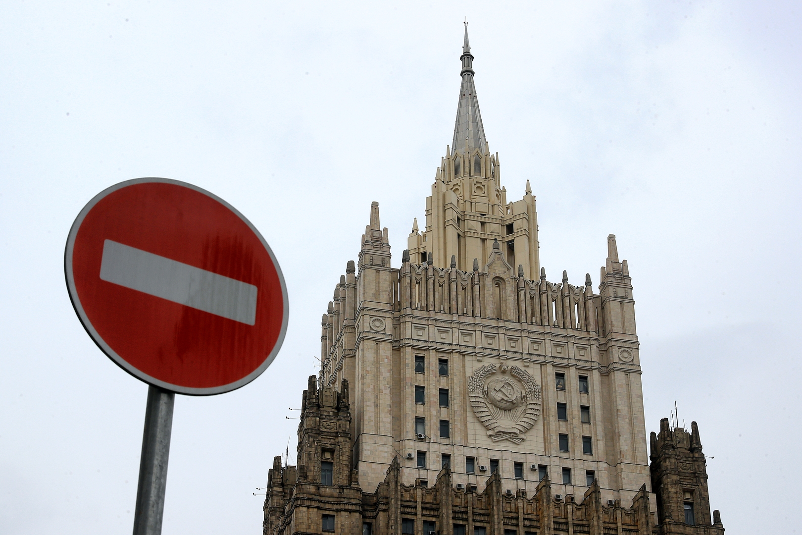 روسيا تدعو المجتمع الدولي إلى حظر تصدير الأسلحة إلى أوكرانيا