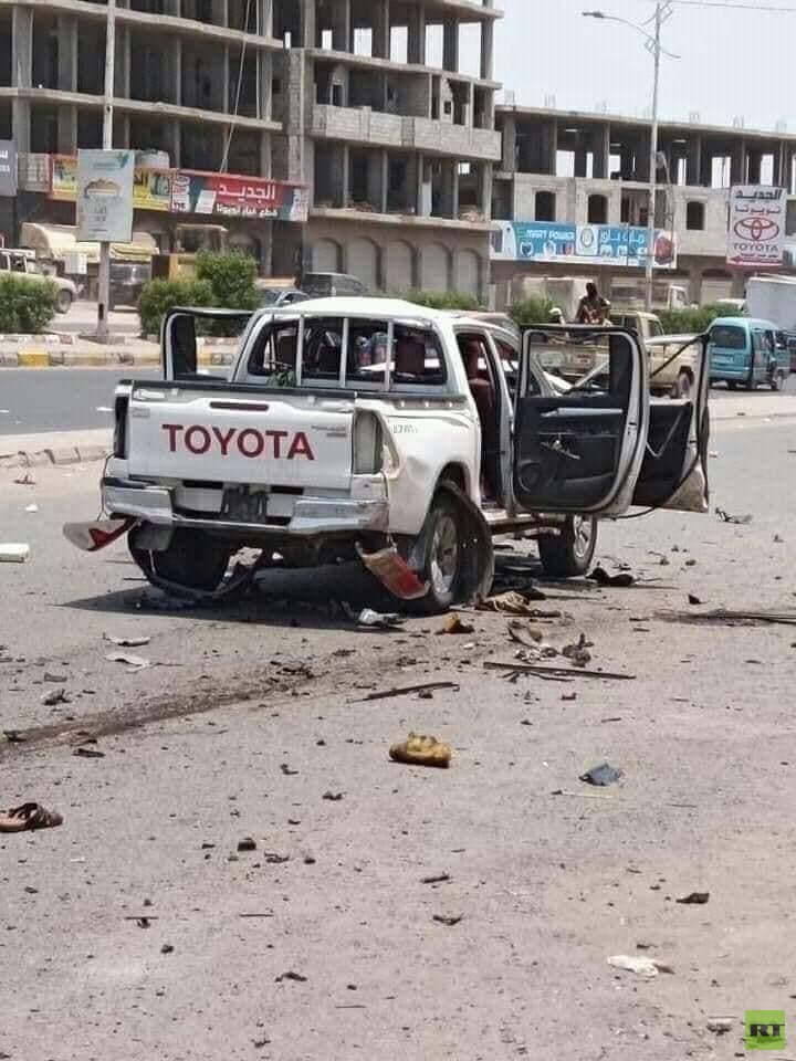 مراسلنا: قتلى وجرحى بانفجار سيارة مفخخة تابعة لقائد عسكري في محافظة عدن بجنوب اليمن (صور)