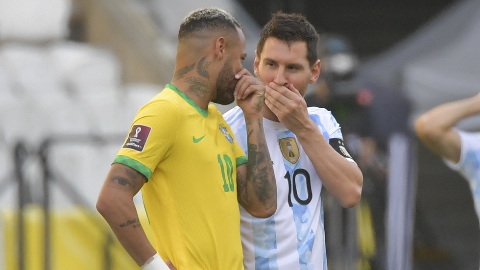 مفاجأة.. لاعبو منتخب الأرجنتين يغادرون أرض الملعب خلال مواجهة البرازيل