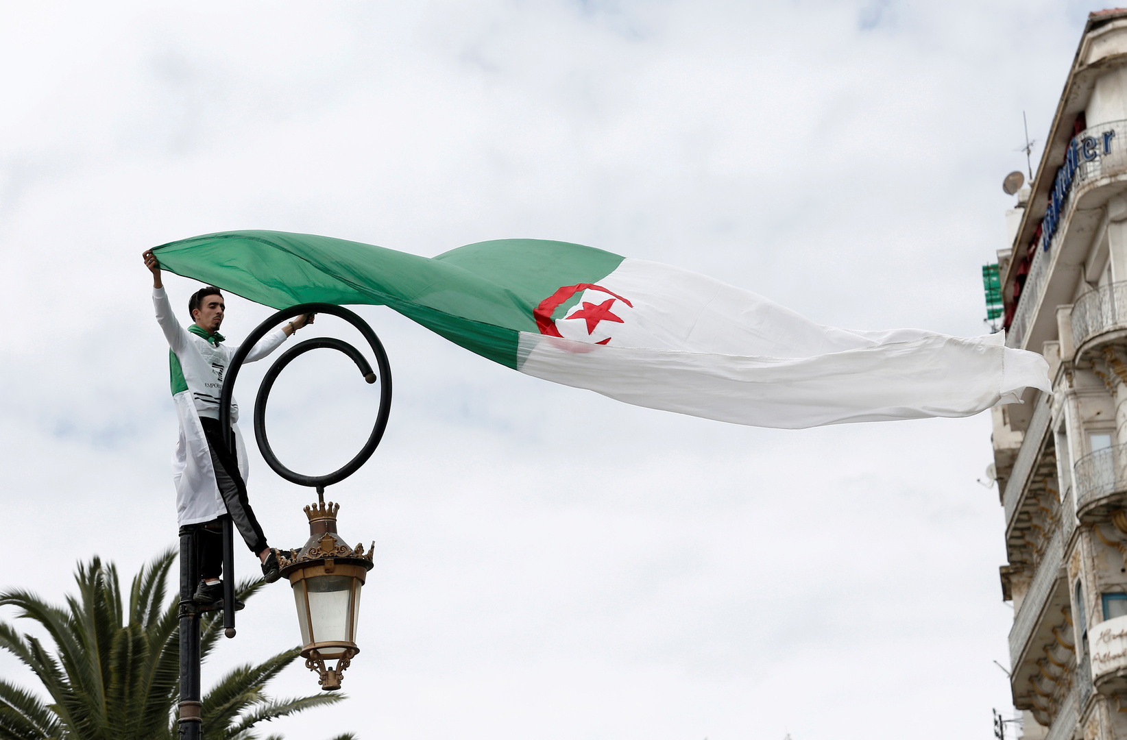 مصادر: لا نية للجزائر في تجديد عقد توريد الغاز لإسبانيا عبر المغرب