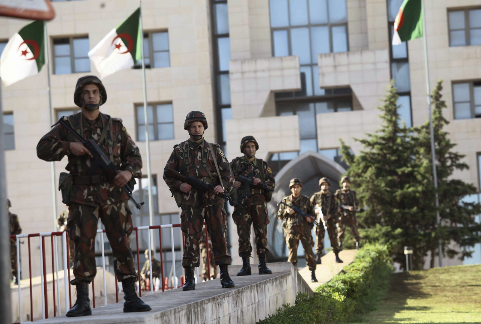 الجزائر.. توقيف 27 مشتبها بانتمائهم لمنظمة 