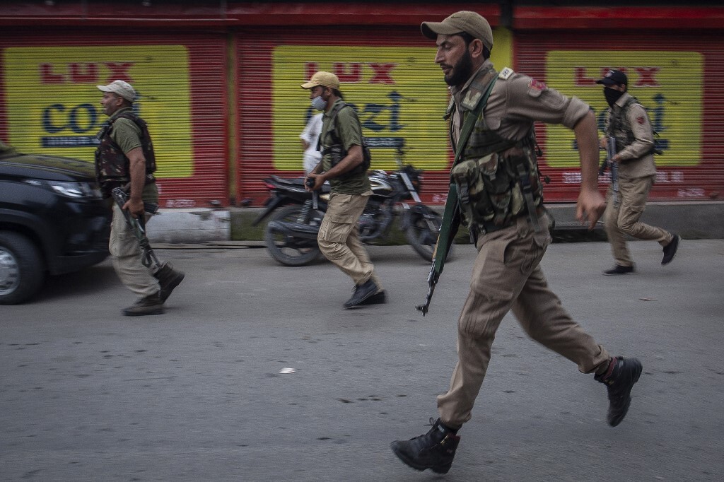 الشرطة الهندية تداهم منازل 4 صحفيين في كشمير