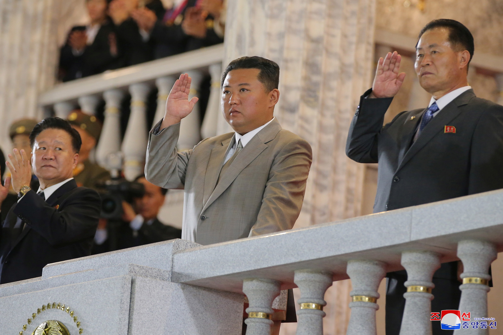 احتفالا بذكرى التأسيس.. الزعيم الكوري الشمالي يزور ضريحي الزعيمين الراحلين