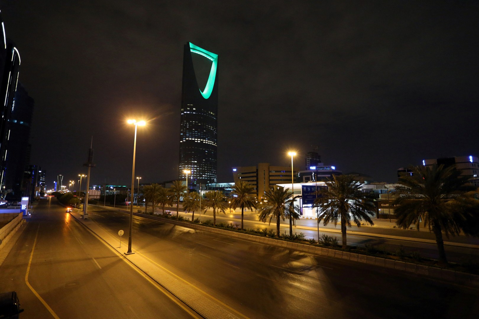 السعودية تمدّد إقامات الوافدين المقيمين في الخارج وتأشيرات الزيارة