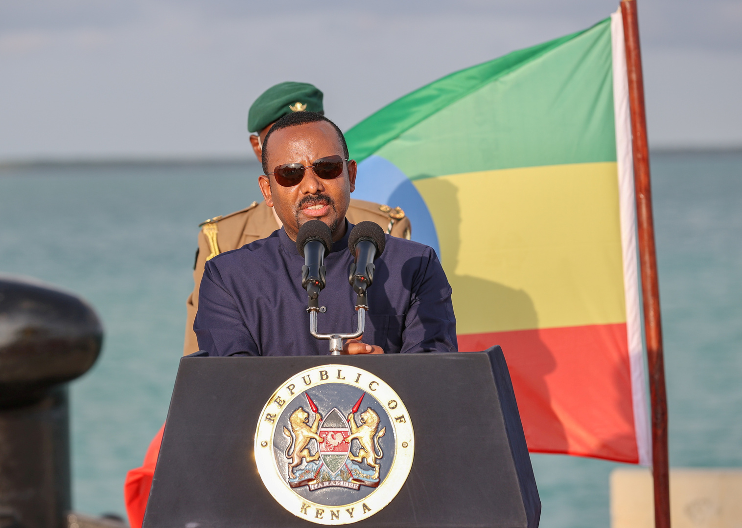 أبي أحمد يحتفل بالسنة الإثيوبية الجديدة بالزي العسكري ويشيد بقوات بلاده العسكرية (صور)