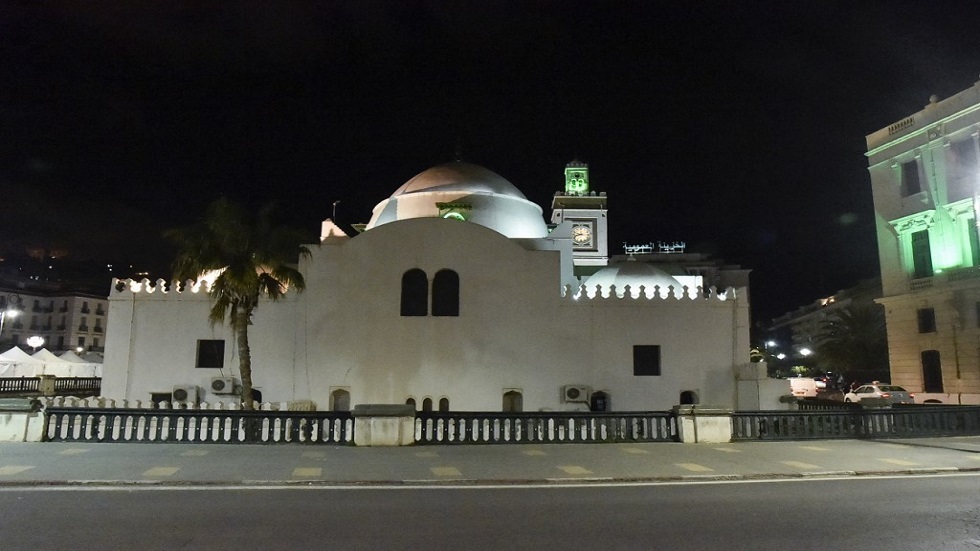 الجزائر.. العثور على جثة إمام مسجد متفحمة بعد يومين من اختفائه