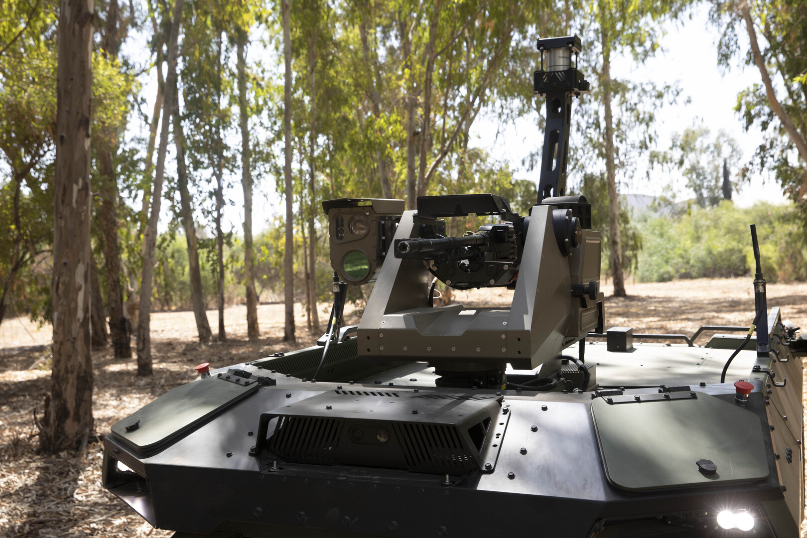 روبوت إسرائيلي مسلح يتعقب المتسللين على الحدود