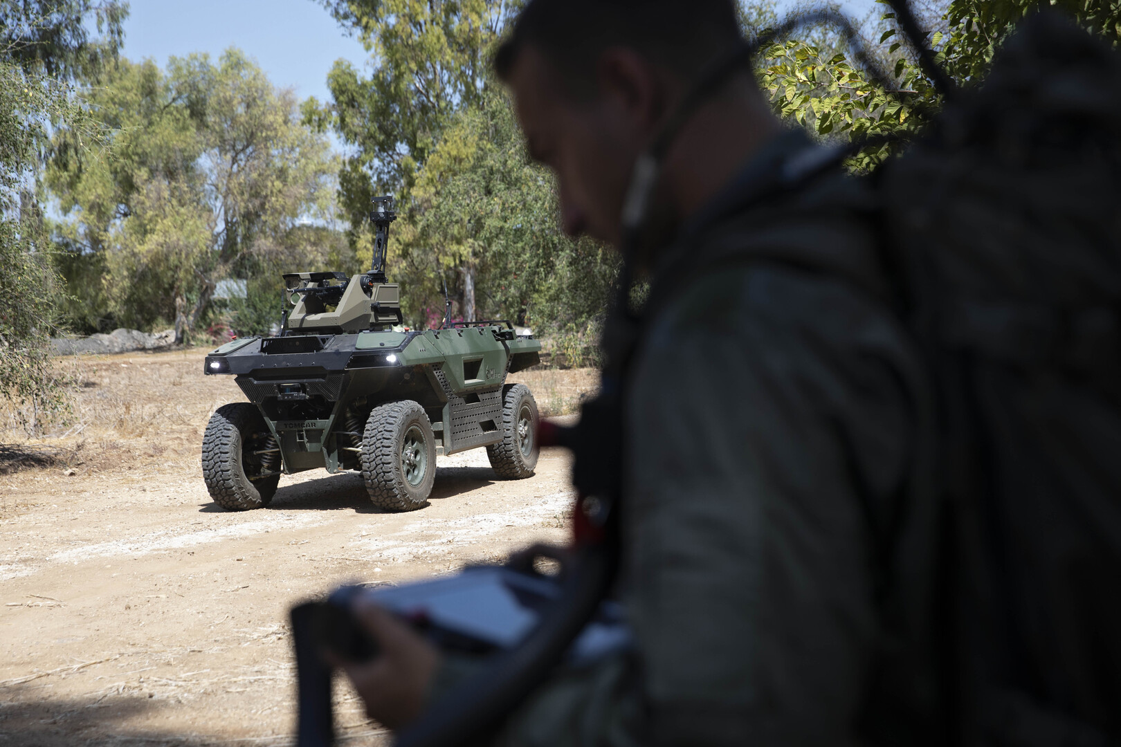 روبوت إسرائيلي مسلح يتعقب المتسللين على الحدود