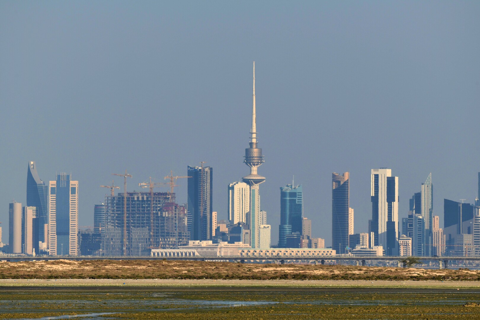 الكويت تخطط لتخفيض رواتب موظفين في جهاز حكومي إلى النصف