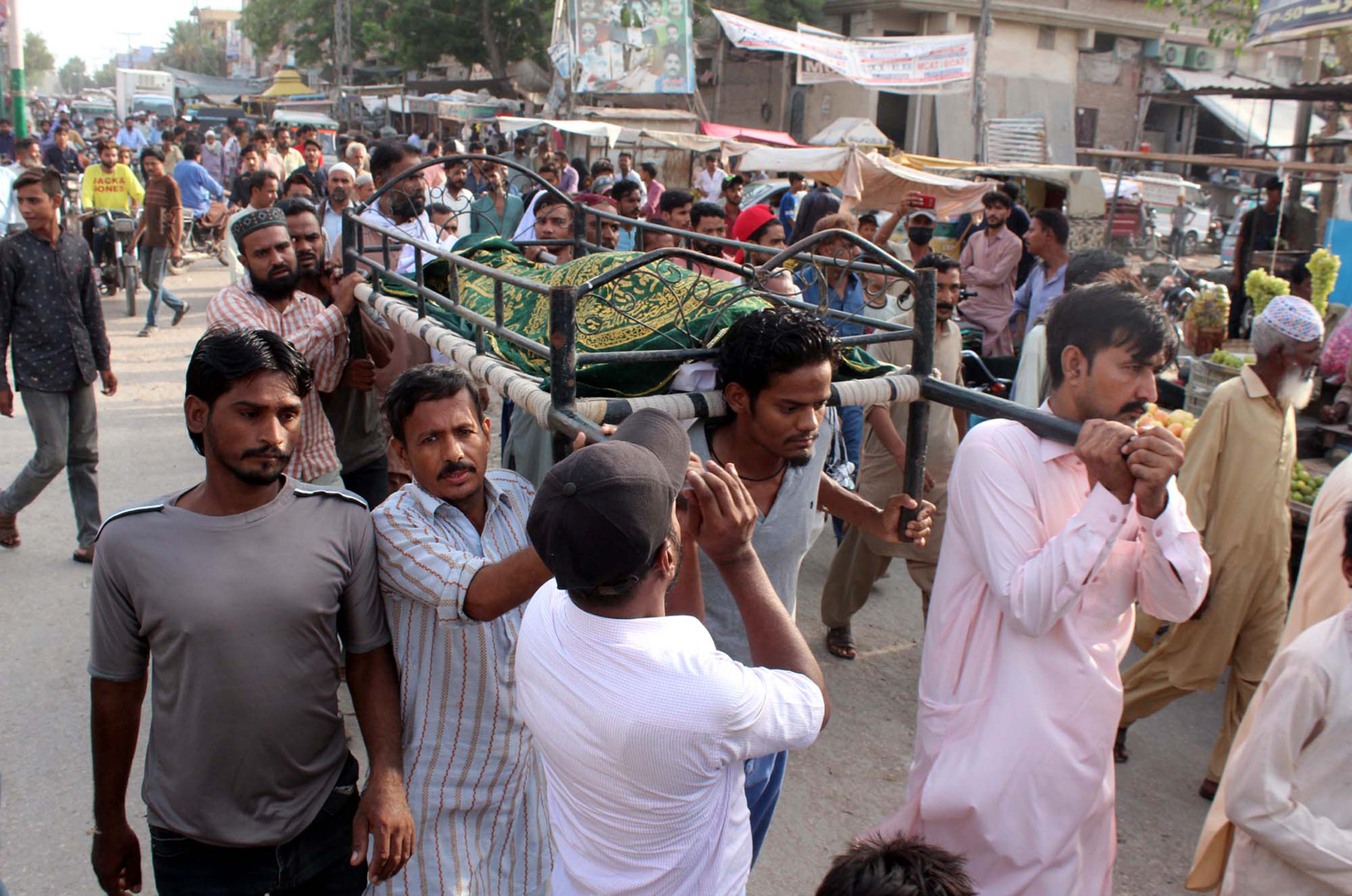 باكستان.. مقتل 8 أشخاص وإصابة 15 آخرين في إطلاق نار أثناء جنازة