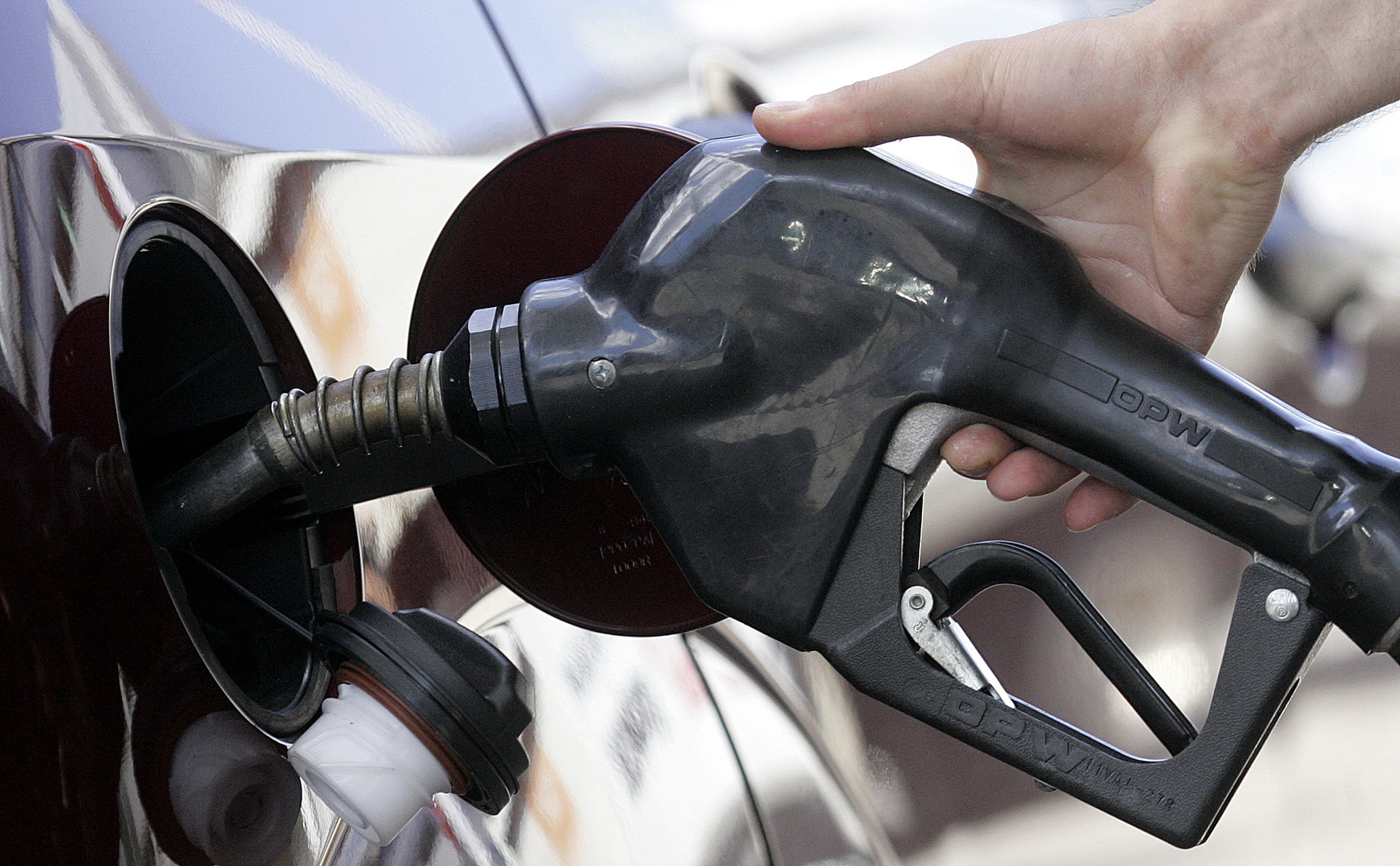 ارتفع بأكثر من 6 مرات في عام.. كيف تغيرت أسعار البنزين في لبنان؟