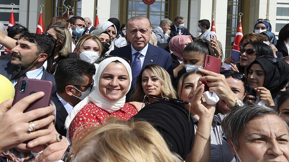 أردوغان: مواقع التواصل الاجتماعي أخطر وسيلة للاستفزاز والتحريض