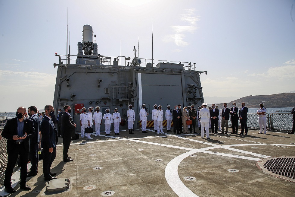 موقع يوناني: مصادر عسكرية أكدت إنشاء قاعدة بحرية جديدة في جزيرة كريت قريبا