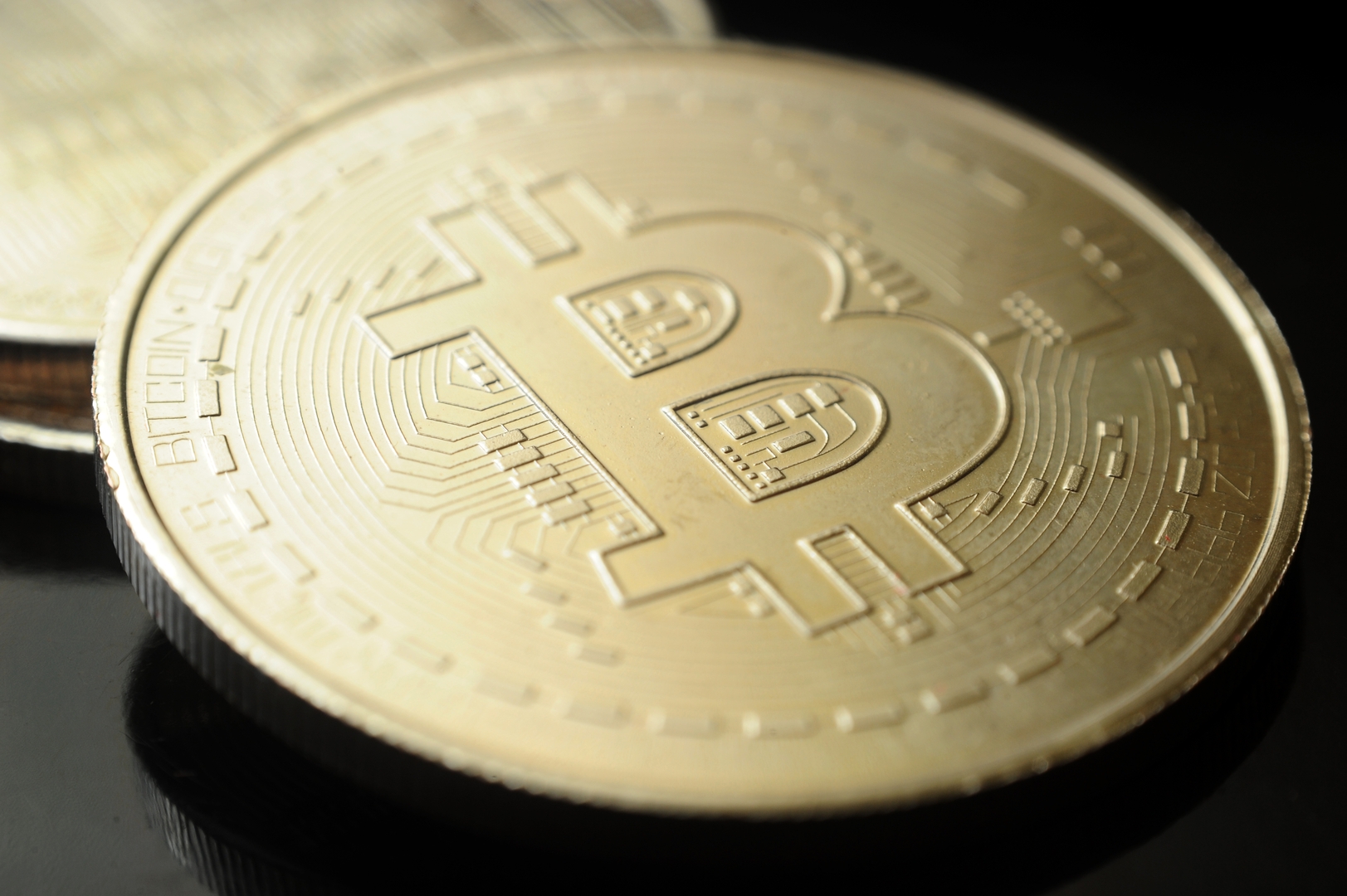 استثمر في «بيتكوين» وقد تقفز لـ77 ألف$ نهاية 2024 بـ1.2 تريليون