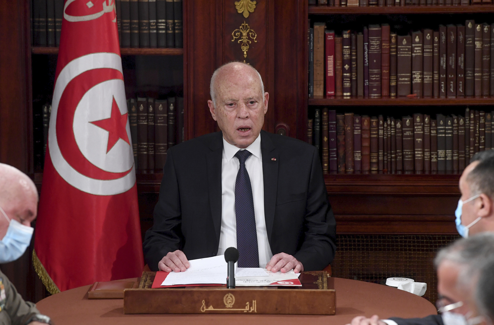 الرئيس التونسي يصدر تدابير استثنائية جديدة تشمل البرلمان
