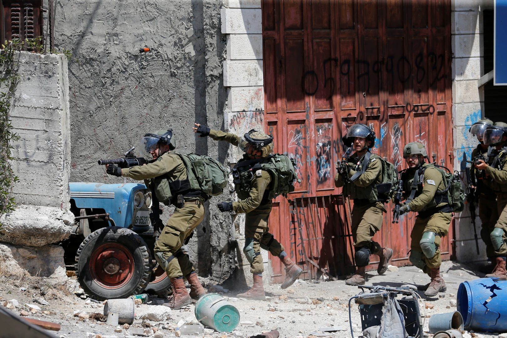 وسائل إعلام: الجيش الإسرائيلي يختطف شابين فلسطينيين في جنين