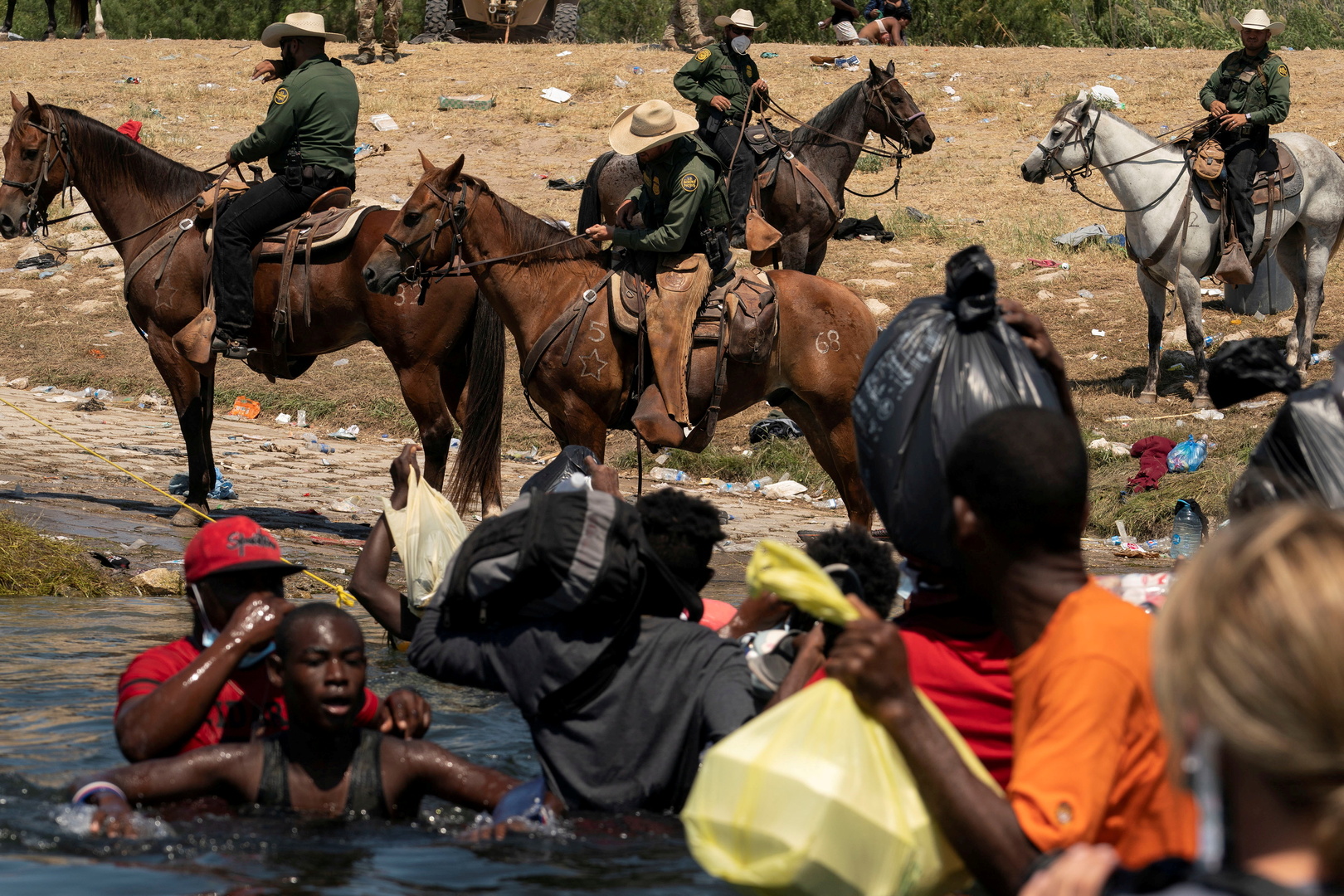 كامالا هاريس عن ملاحقة ضباط الحدود للاجئين من هايتي: هذا أسلوب استخدم ضد الأفارقة زمن العبودية