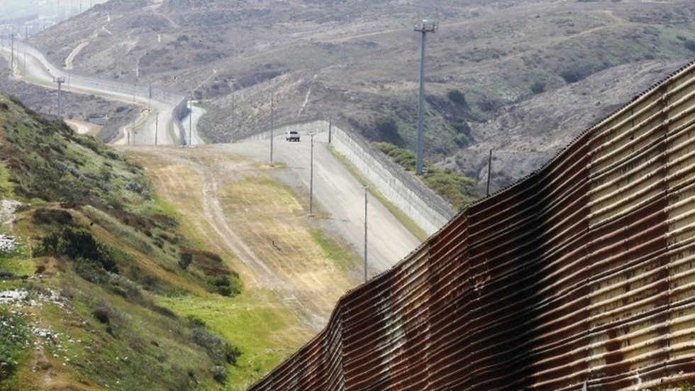 إدارة بايدن لن تبني جدارا على الحدود