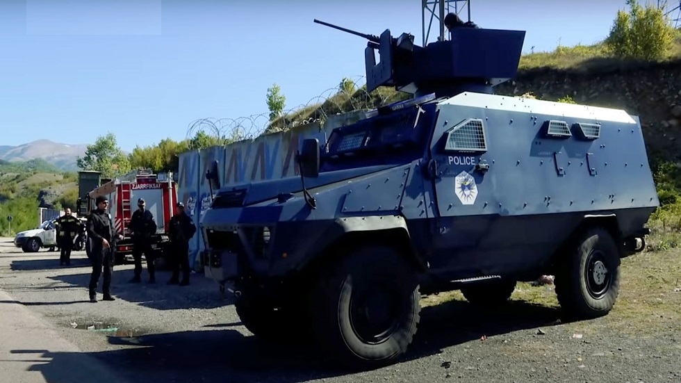 صربيا تستنفر قواتها على الحدود مع كوسوفو (فيديو)