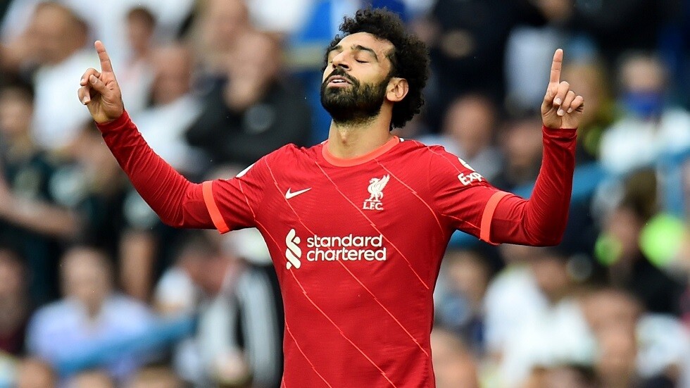 صلاح ينافس رونالدو للفوز بجائزة في الدوري الإنجليزي