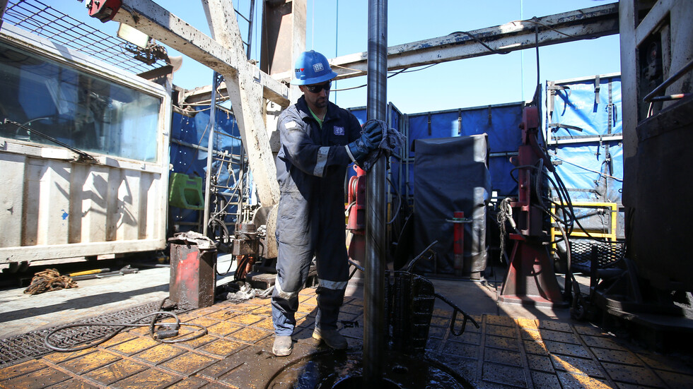 انخفاض أسعار النفط مع قرب اجتماع "أوبك+"