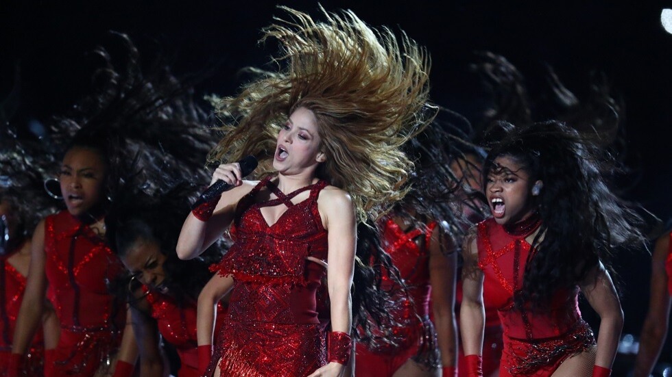 شاكيرا زوجة بيكيه تتعرض لهجوم من قبل خنازير برية (فيديو)