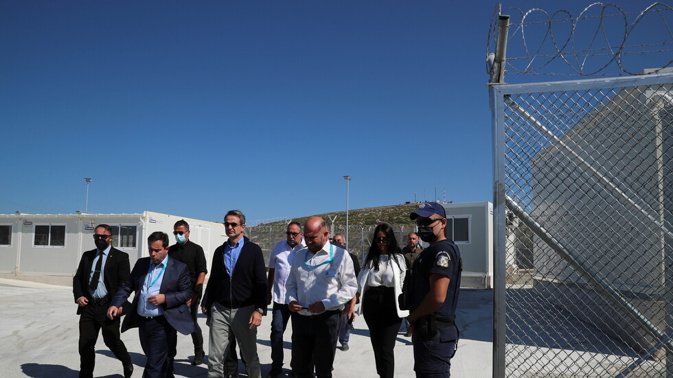 رئيس وزراء اليونان: سحقنا شبكات تهريب المهاجرين