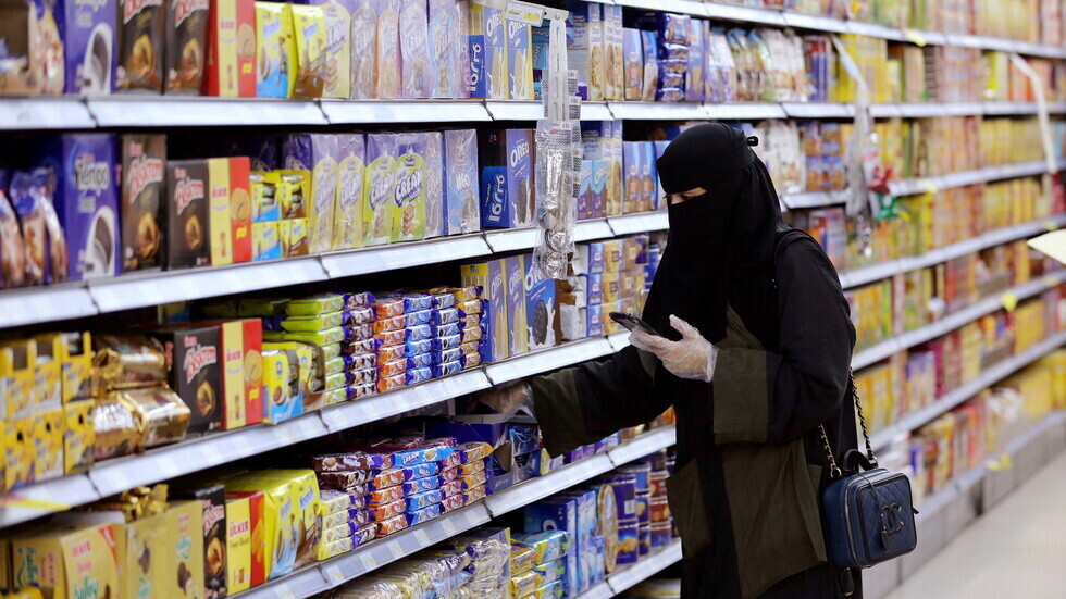 السعودية تمنع غير المحصنين ضد كورونا من دخول أماكن الأنشطة العامة ابتداء من 10 أكتوبر