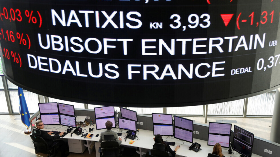 أسهم أوروبا عند أدنى مستوياتها في شهرين