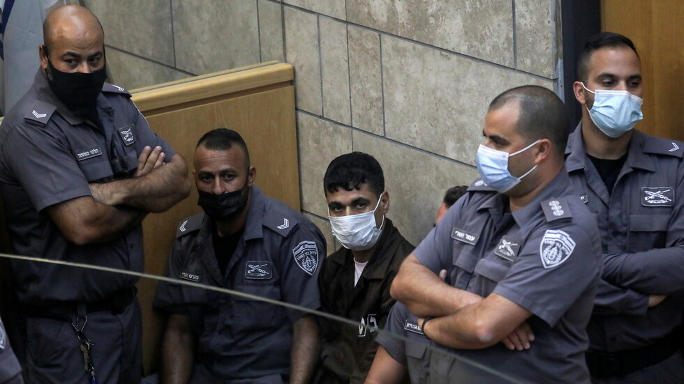 وسائل إعلام: السلطات الإسرائيلية ترسل الأسرى الفارين من 