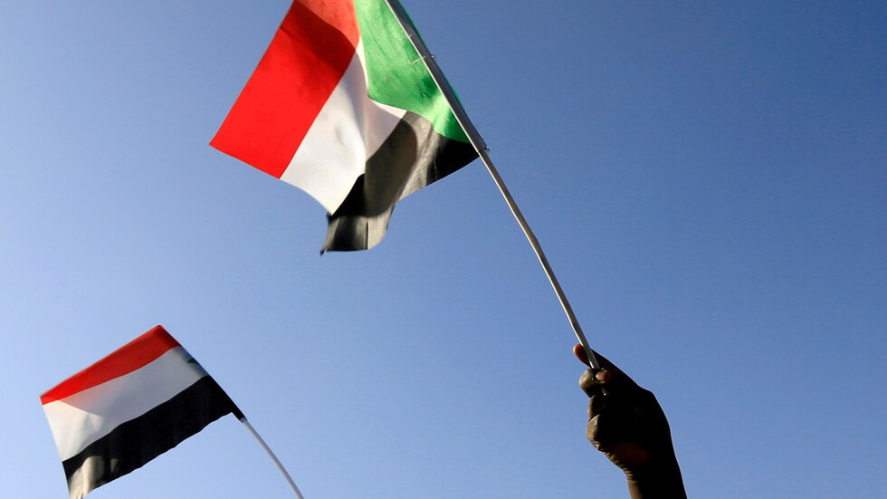 أحزاب وحركات سودانية تنشق عن قوى الحرية والتغيير وتوقع ميثاقا جديدا