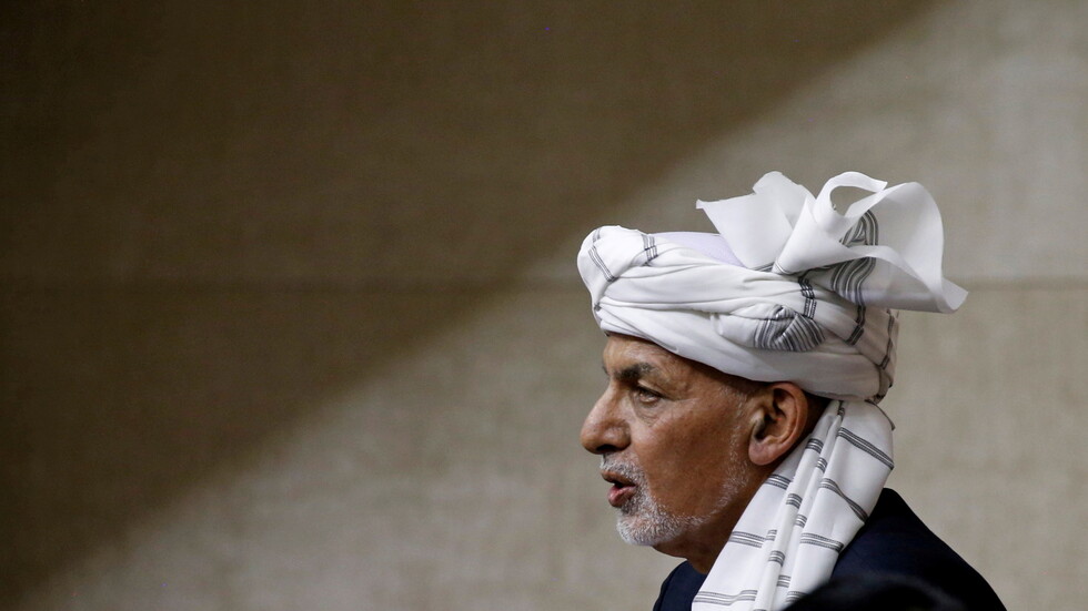 الكشف عن تفاصيل وصول الرئيس الأفغاني السابق إلى الإمارات