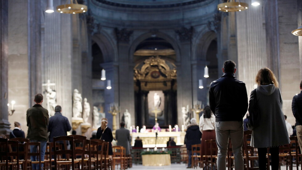 لجنة: نحو 3.2 ألف مشتبه بهم بالاعتداء الجنسي على الأطفال في فرنسا منذ عام 1950 مرتبطون بالكنيسة