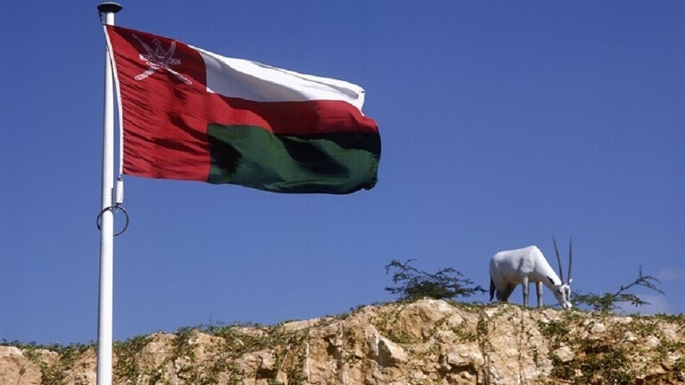 سلطنة عمان تحذر من تحول عاصفة إلى إعصار مداري يضرب سواحل البلاد