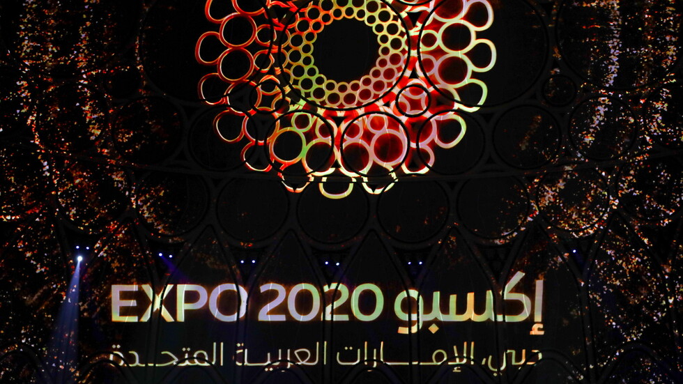 جولة لحاكم دبي ونجله في معرض "إكسبو 2020" زارا فيها الجناح القطري (صور)