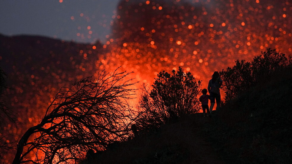 إسبانيا تخصص 200 مليون يورو إضافية كمساعدة لجزيرة لا بالما المتضررة من ثوران البركان (فيديو)