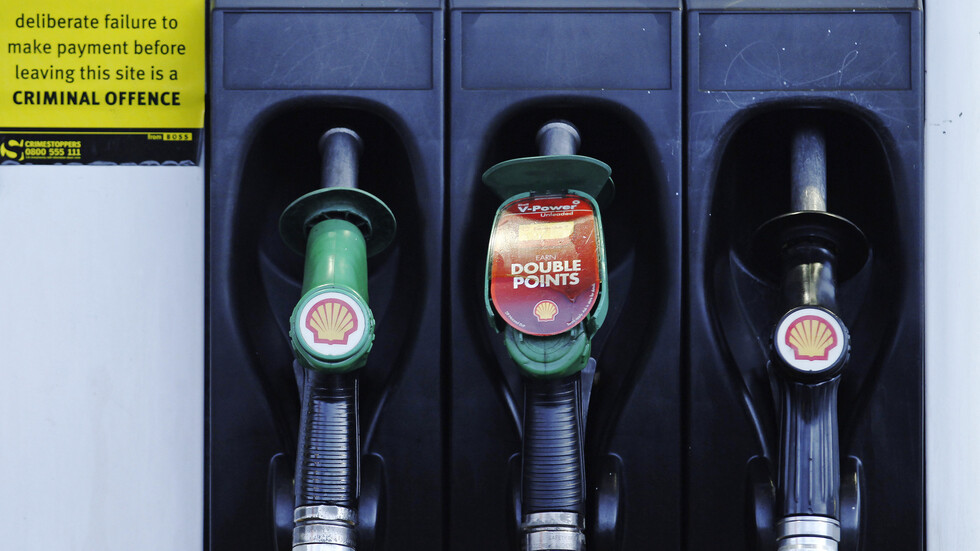 الجيش البريطاني يتولى توزيع المحروقات على محطات الوقود