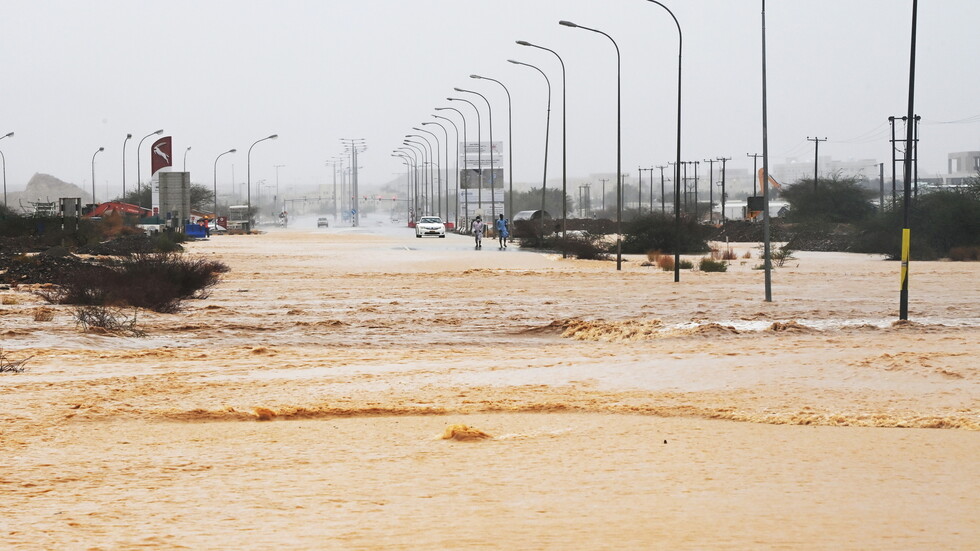 تسجيل  7 حالات وفاة جديدة وبلاغات عن حالات فقدان في سلطنة عمان جراء الإعصار 