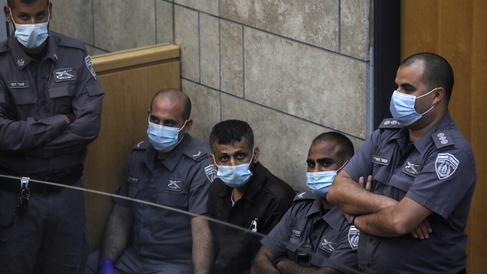 أحد أسرى "نفق الحرية" يبدأ إضرابا مفتوحا عن الطعام