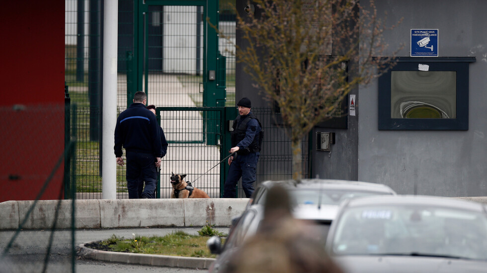 فرنسا..تحرير حارس سجن من أصل اثنين احتجزهما سجين والمفاوضات جارية للإفراج عن الآخر